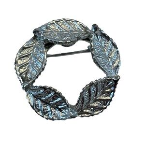 Vintage Gerry’s Silver Tone Pin Brooch Five Leaf Wreath 1”